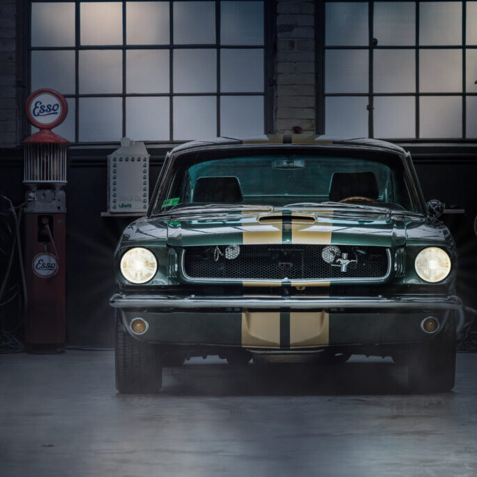 Oldtimer Garage with Ford Mustang